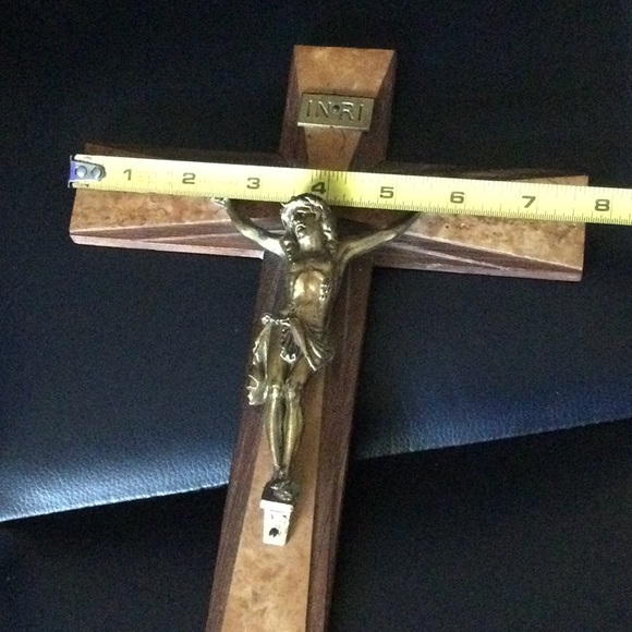 Wood cross and Brass - Picture 9 of 10